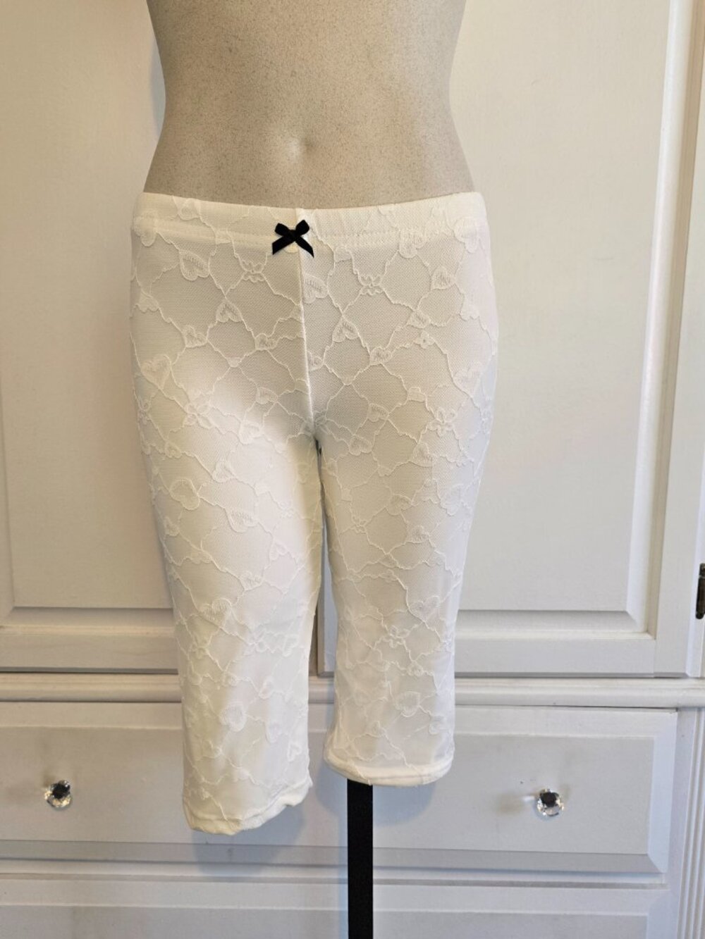 NWOT Shein Pretty White Capri Pants with Lace Overlay, Size 2
